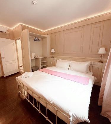 Casa Sukhumvit 11 BTS Nana - คาซ่า สุขุมวิท 11 รถไฟฟ้า นานา