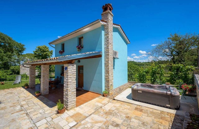 Casa Ulike, old stone house