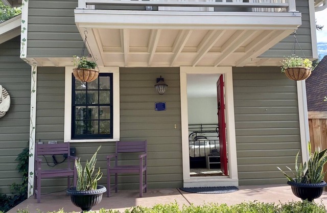 Casa Verde, 1bed & 1bath, with private entrance and hot tub