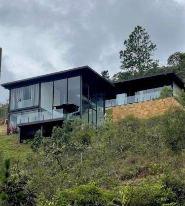 Casa Vilas Boas Macacos