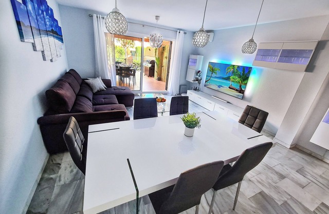 Casa Virgo - Luxury 5-bedroom house with hot tub+pool, only 5min walk to beach