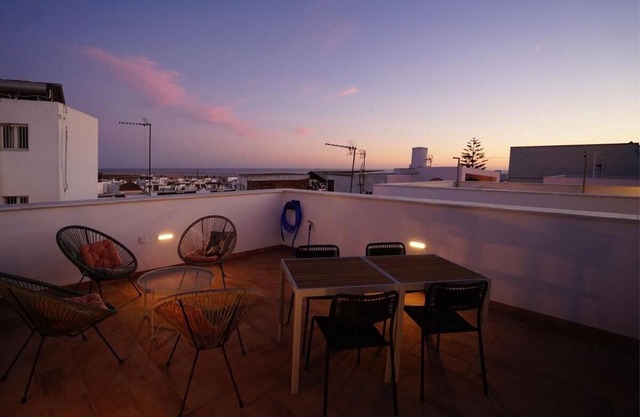 Casa Vistalsol - New and modern townhouse in the heart of Conil with fantastic views from the roofterrace