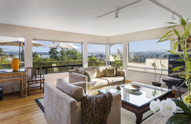 CASA ZEN - DT MANETTE - WATER VIEWS - CLOSE TO FERRY & NAVAL BASE