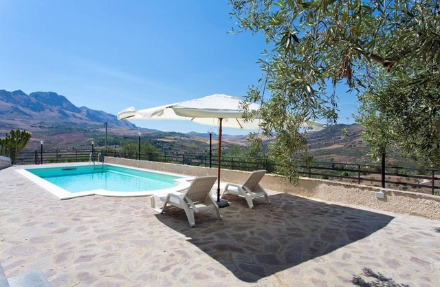 Casale of Olives, the ancient residence of tufa stone with views and swimming pool