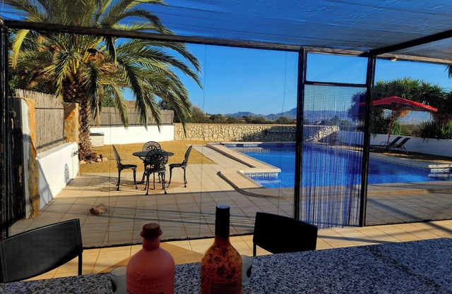 Casita-2guests-pool-patio-bbq-parking-fireplace