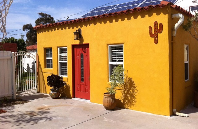 Casita Studio, Parking, 1 Month Min. Stay, above Mission Valley & near all.