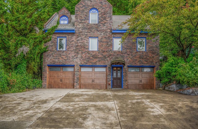 Castle like home in SW PDX, close to downtown!