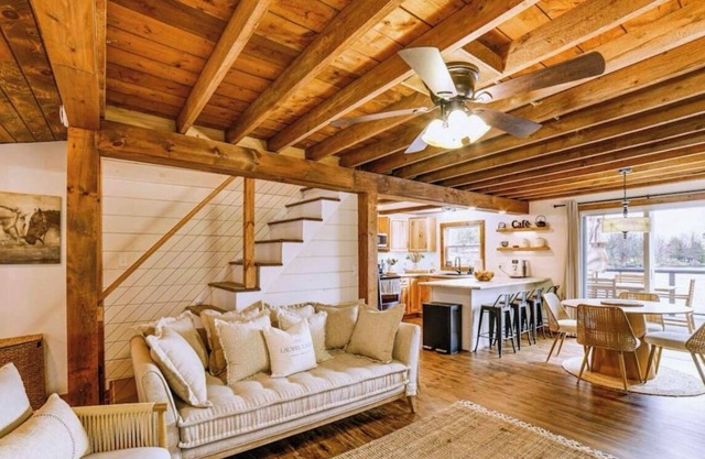 Catskills Lazy Lake House. A Superior 3 BR Retreat.