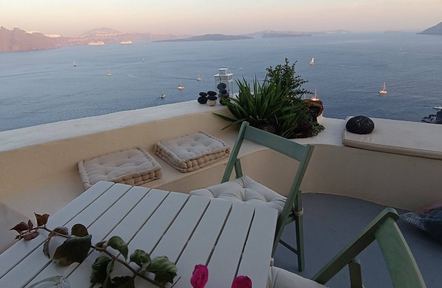 Cave House Oia Santorini Caldera View! Eco experience at the edge of the cliff