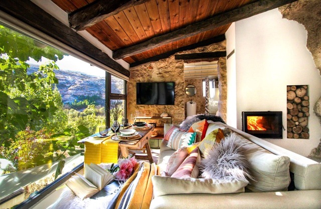 Cave Suite GUHA (Lomas de Ruvira cave hotel)