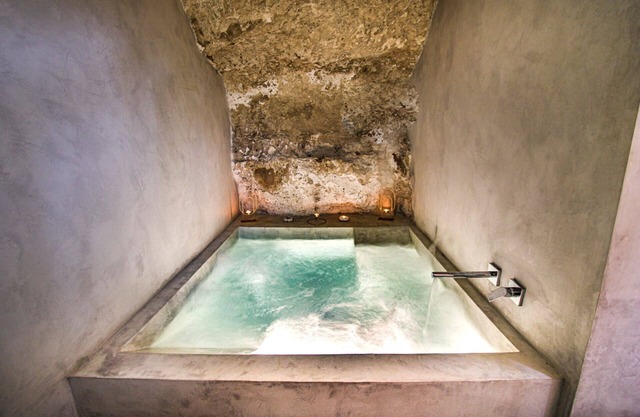 Cave Suite HOHLE (Lomas de Ruvira cave hotel)