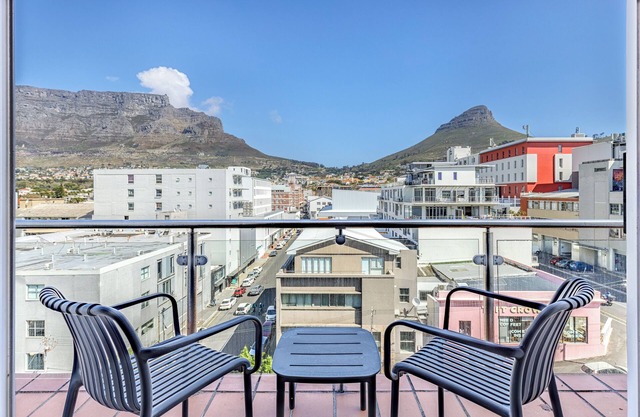 CBD Loft | Mountain View, Balcony, Aircon, Parking