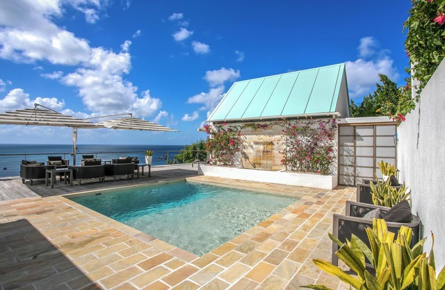 CeBlue Luxury Villas- 1 King Suites & Hotel Amenities! Perfect for Couples!