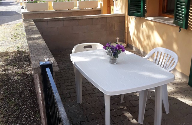 Cecina mare 200 mt from the sea ground floor, separate entrance, sleeps 4