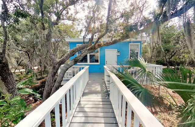 Cedar Key IslandCoastalHeavenCottage Kayak to island beach! .Pets stay free!