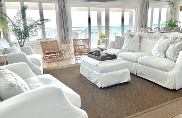 Cedar & Salt Cottage -Waterfront, Dock Views, Sleeps 6 -Mins to Beach Newport 🤎