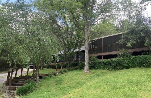 Centerhill Lake Indian Creek Getaway