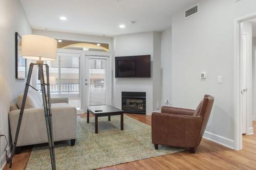 Central 2Bedroom 5 mins To Grove with Pool & Free Parking