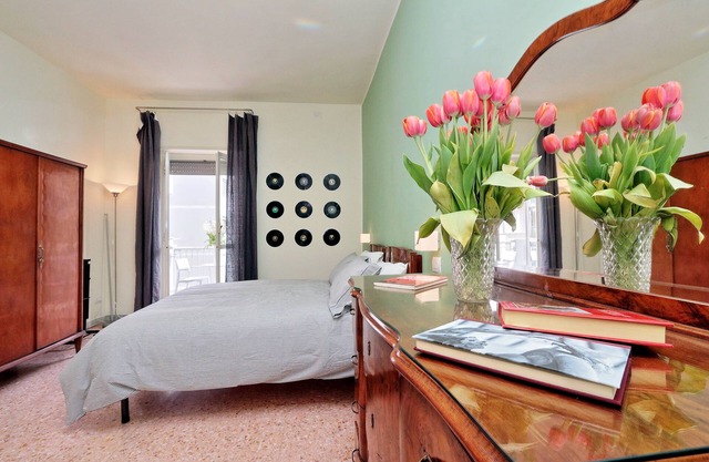 Central apartment in Rome 2 bedrooms 2 bathrooms, up to 5 people near Colosseo