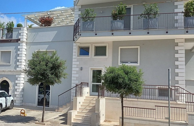 Central Apartment with three bedrooms and parking