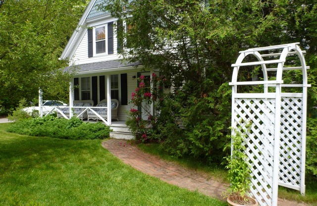 Central Bar Harbor. Family and pet friendly