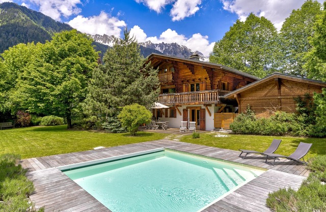 Central Chalet with Hot Tub, Outdoor Pool (Summer)