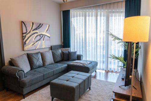 Central City Apartment With Premium Amenities