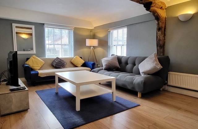 Central Colchester - Just 3 Minutes Walk to Colchester Castle and High Street!