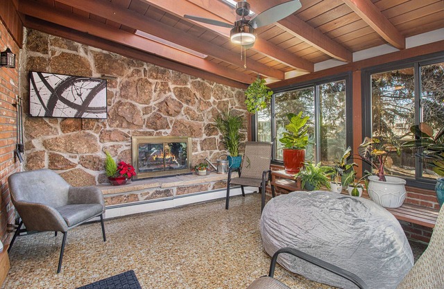 Central Denver 4 bedroom Sleeps 8 Relaxation Zone Close to Everything!