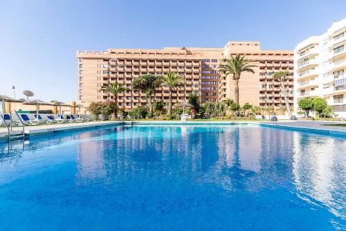 Central Front line studio & free parking at hotel