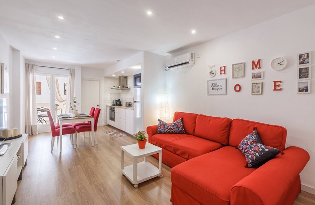 Central Holiday Apartment "Aire del Mar" with Terrace, Air Conditioning and Wi-Fi