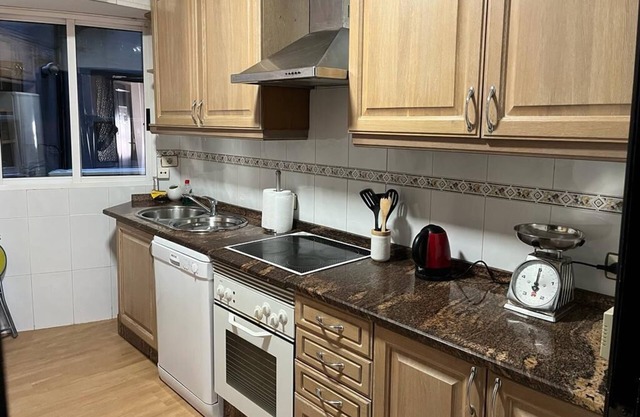 CENTRAL HOUSE, 7 PEOPLE, 3 BEDS MARRIAGE, 1 INDIVIDUAL, AIR CONDITIONING