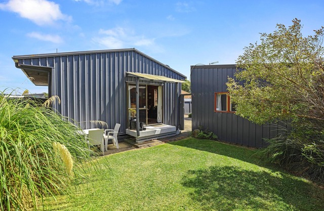 Central Inn - 3 Bedroom Villa plus 1 Bedroom Cottage | Sleeps 8
