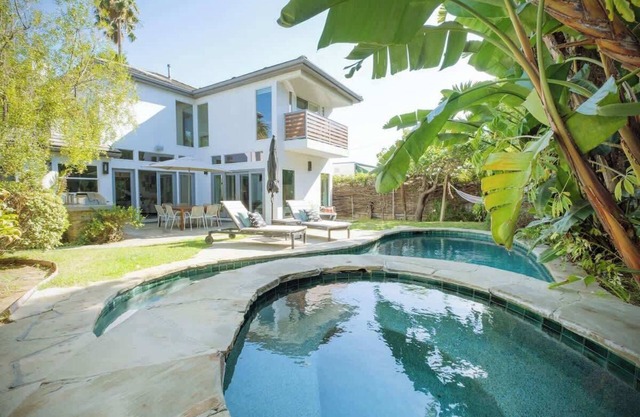 Central LA Luxe w/Resort Style Pool & HotTub