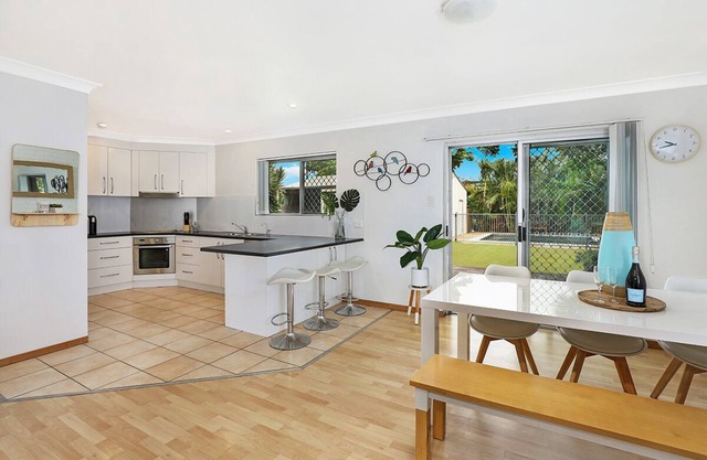 Central Mooloolaba Beach House with 1 bedroom unit attached. .