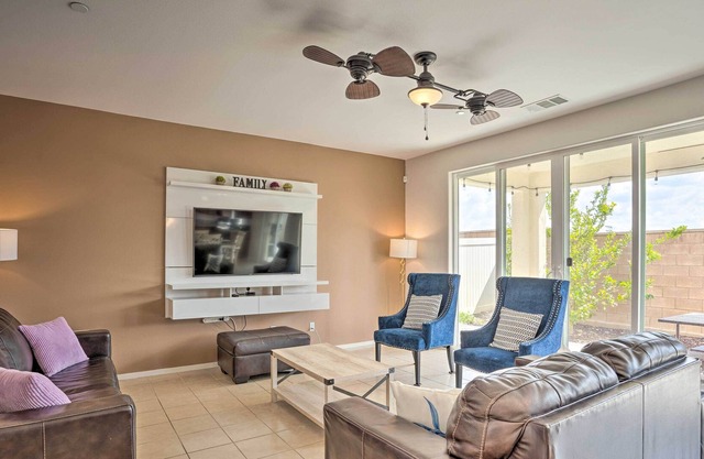Central Riverside Home w/ Grill ~ 12 Miles to UCR