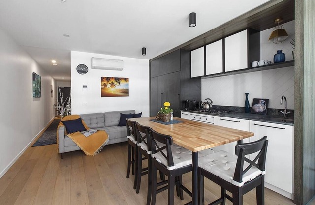 Central Simplicity Modern Inner city Living