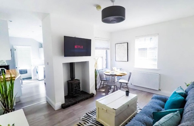 Central Stamford Townhouse With Parking