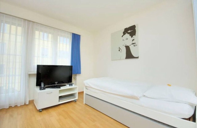 Central Studio - Crown 28