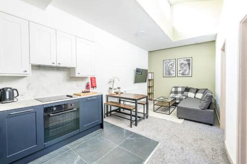 Centralised Upnor House with 2 Free Parking by Prescott Apartments
