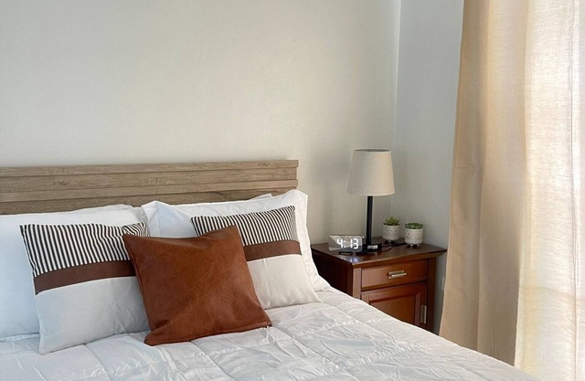 Centrally located, cozy studio in residential neighborhood.