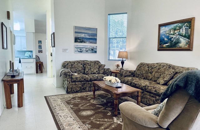 Centrally located Clean, Pool, CONDO Sunset Views!