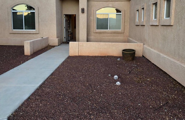 Centrally Located Family Retreat | Backyard+Pkg