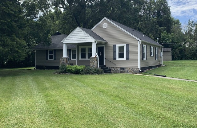 Centrally Located House, Minutes from Downtown Elon and Burlington