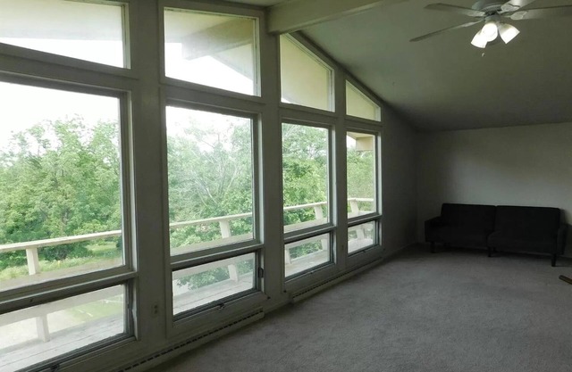Centrally Located Ithaca 3-bed w/Lake Views!