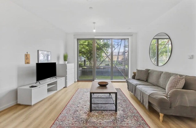 Centrally Located - Modern - 2Bed - 2Bath Apartment