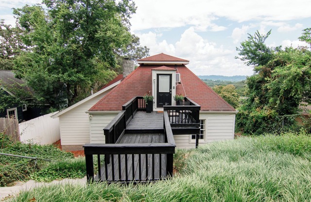 Centrally-Located North Chattanooga Studio