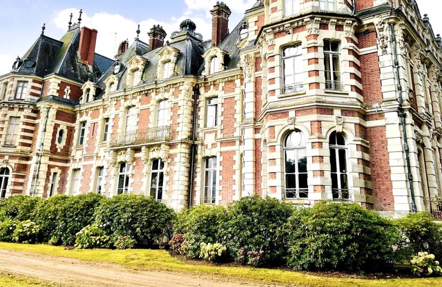 Château Exceptionnel du Xixème Siècle au Coeur des Mauges !