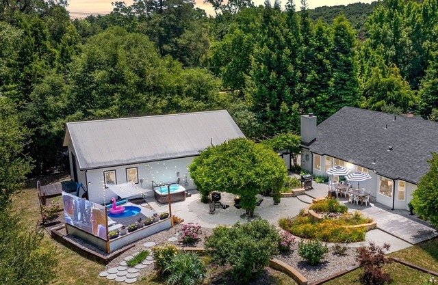 Château Vigne: Hot Tub, plunge pool, Outdoor movies, game room, EV!