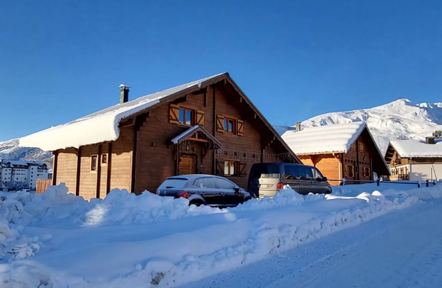 CHALET 12-14 Persons 200 Metres from the slopes